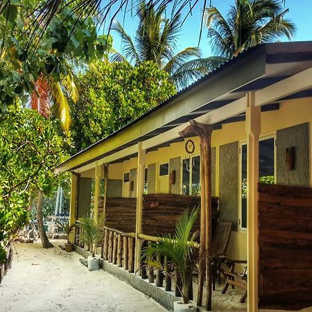 Rasdhoo Island Inn Beachfront Esterno foto